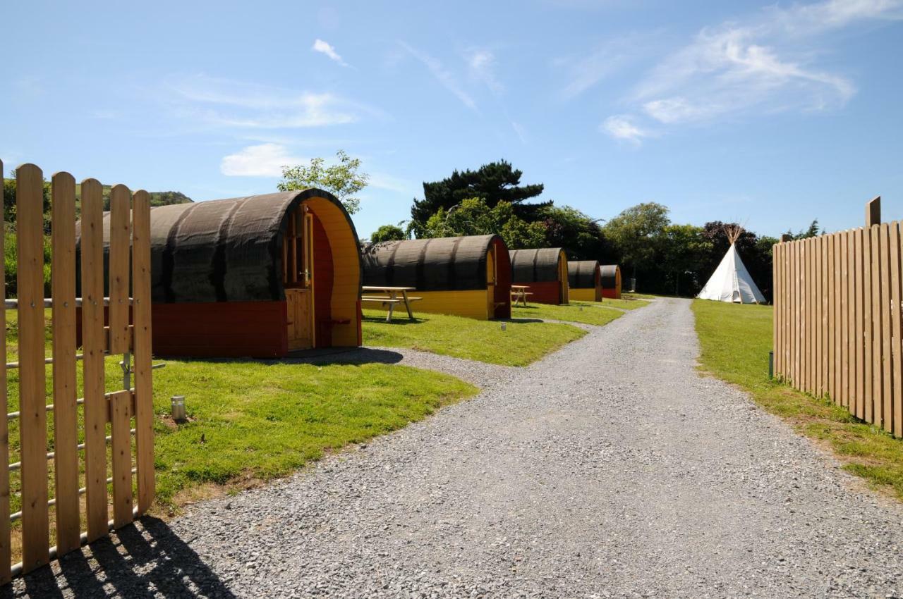 Coach Field Camp Hotel Exterior photo