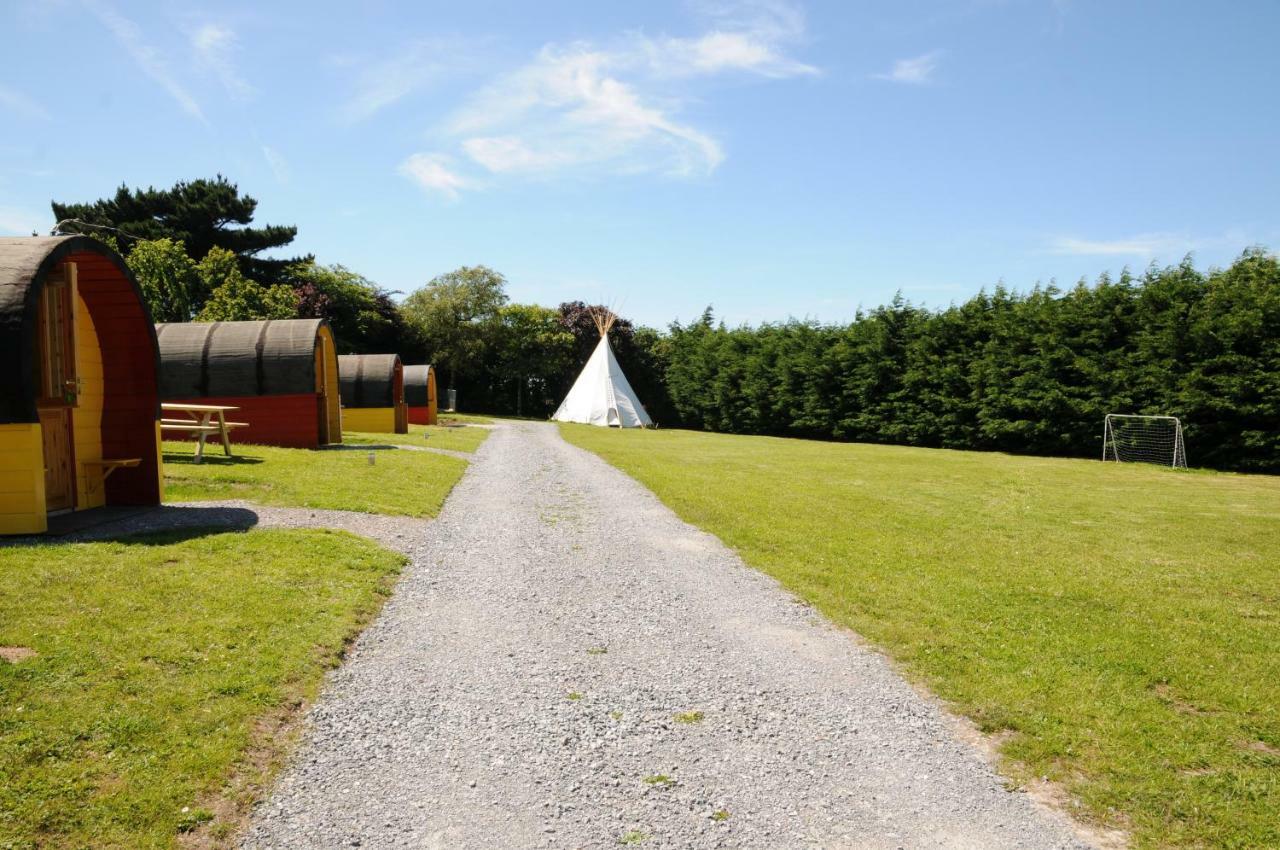 Coach Field Camp Hotel Exterior photo